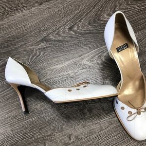 STUART WEITZMAN  Gorgeous White piped in Tan Leather Maryjane heels. SZ 9.5